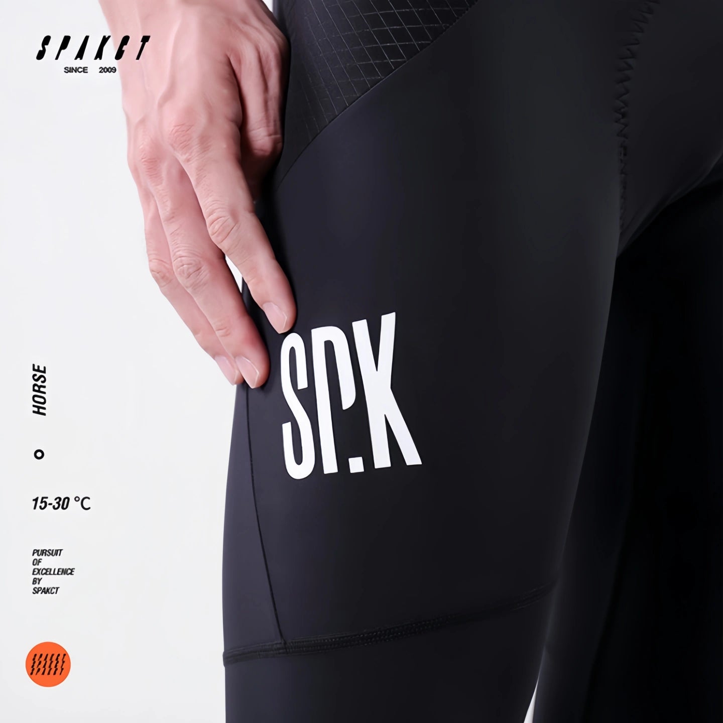 Close-up of high-sensitivity reflective SPK logo printed on the thigh of Spakct Horse men's cycling bib tights.